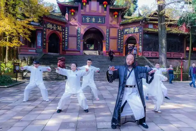 到了唐宋时期,青城武术在吸收外来武技的同时,与丹道,自然辟谷,易学