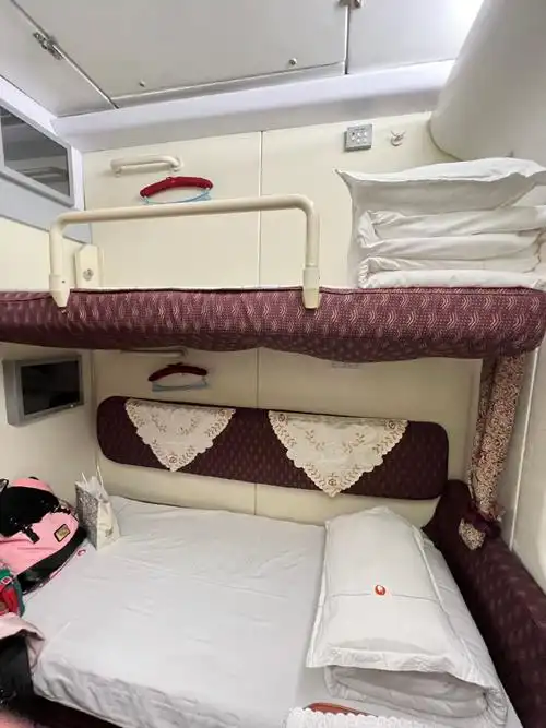 宝贝成长守护计划##第一次见火车高级软卧