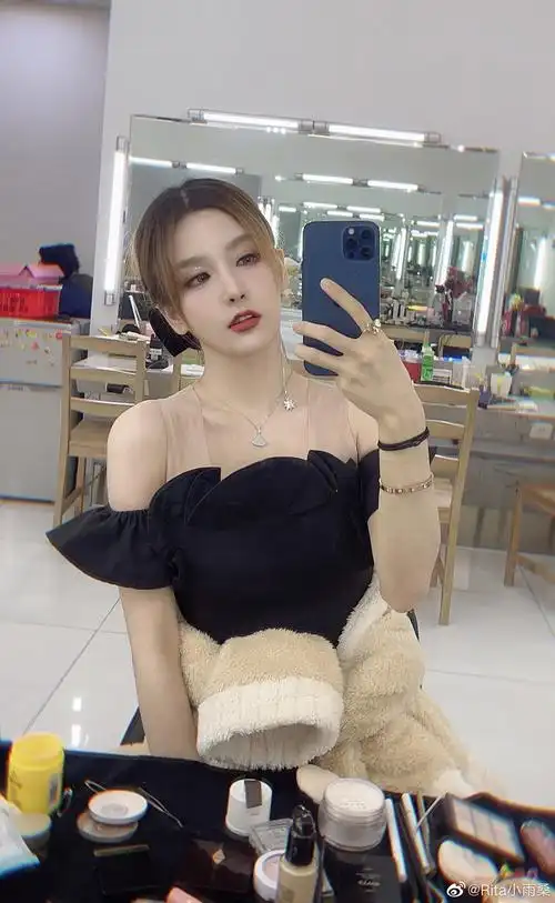 电竞女解说rita生活美照明目皓齿楚楚动人组图