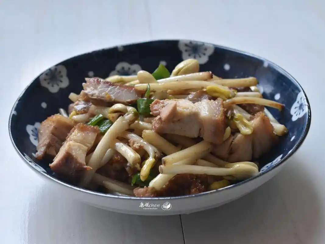 年夜饭花生芽和它是绝配,寓意好又美味,简单炒一炒鲜香脆嫩