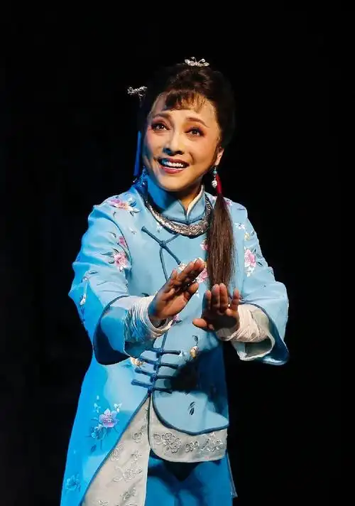 沈铁梅周露师徒同台唱金子两个金子一样精彩