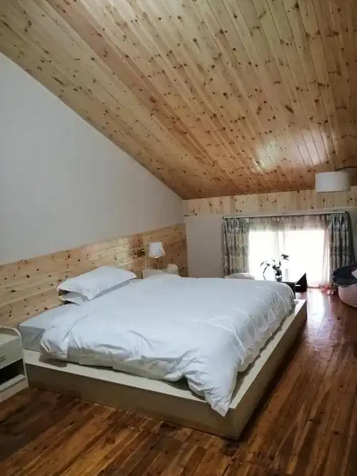 土坯房改成土味民宿,农民有钱赚,城里人想要的田园生活