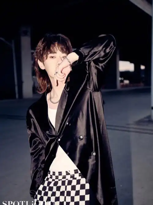 还那么帅气.让人欲罢不能.无论我喜欢多少歌手.太一永远是最爱的月亮.