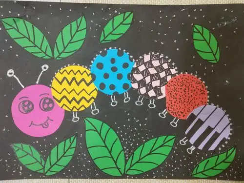 袁庄小台沟幼儿园中二班美术作品:《森林里的毛毛虫》