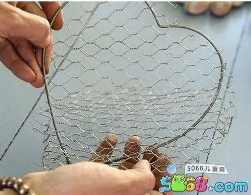 铁丝和石头手工制作方法爱心墙挂diy制作方法铁丝和石头手工制作方法