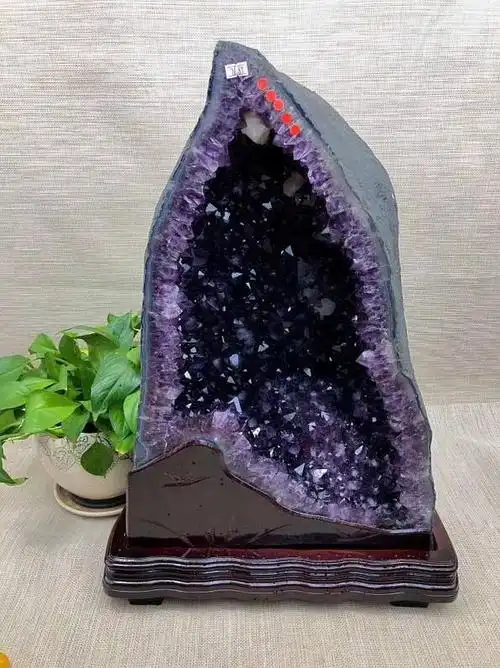 紫晶洞每公斤多少钱?紫晶洞价格