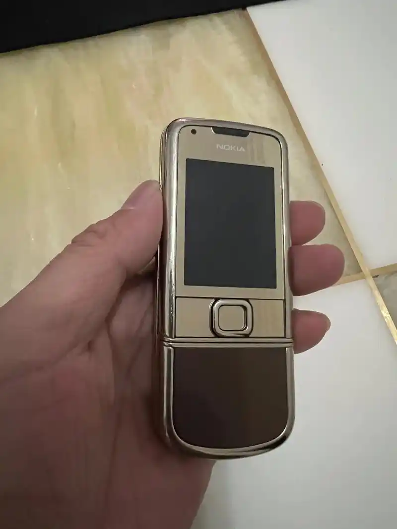 出售闲置的诺基亚8800a黄金版手机.自己曾用过的手机,轻微 - 抖音