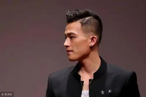 小编是从《快乐男声》开始喜欢欧豪的,当时欧豪一个小寸头痞帅痞帅的