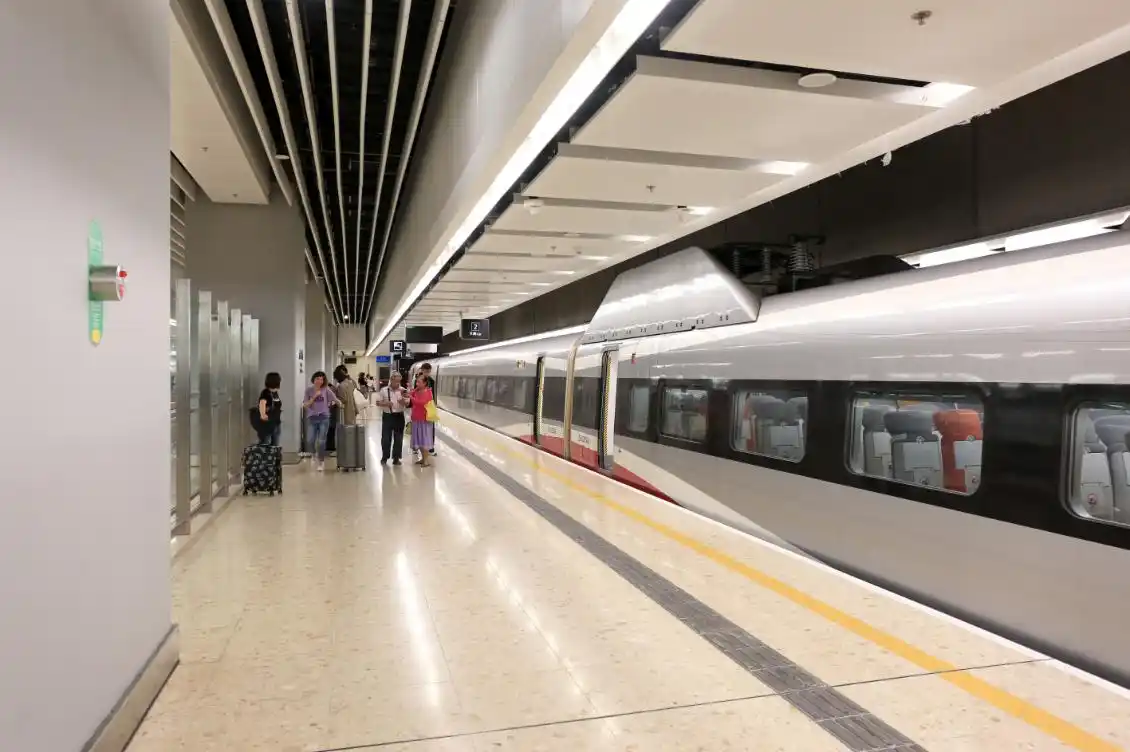 香港特区政府广深港高铁西九龙口岸及高铁香港段15日起恢复服务