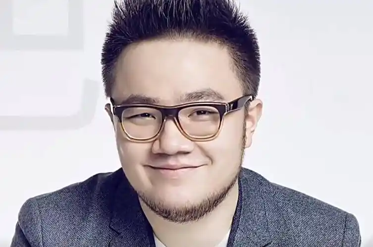 宋丹丹儿子巴图爆料,他在宋丹丹肚子里的时候就出道了.