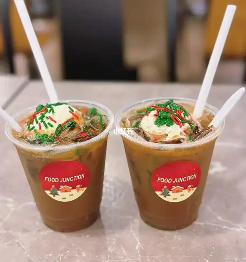 food junction的toffee nut kopi还蛮好喝的,树桐蛋糕虽然有点贵还是