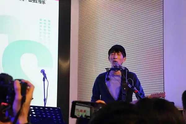 我和莫西子诗万晓利只有05米