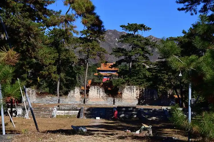 67茂陵,在十三陵明裕陵右侧的聚宝山下,是明朝第八位皇帝明宪宗