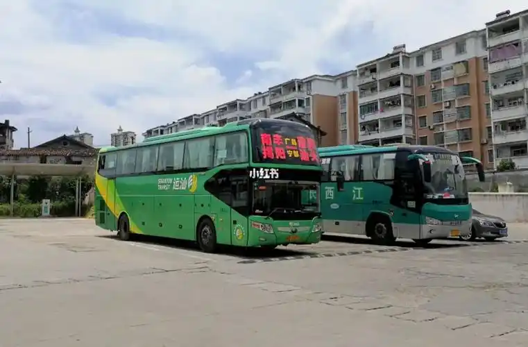 图一zk6127hs2,图二zk6126hqa9.#错层剑