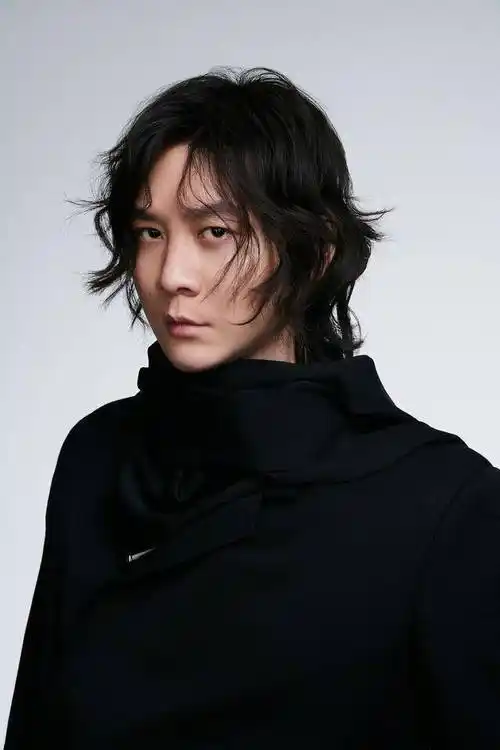 张大仙前几年旧照流出,这五官挺帅气,梦泪旧照也很亮眼!