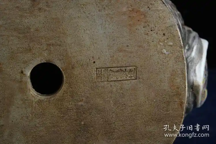 民国时期曾龙升造粉彩坐观音