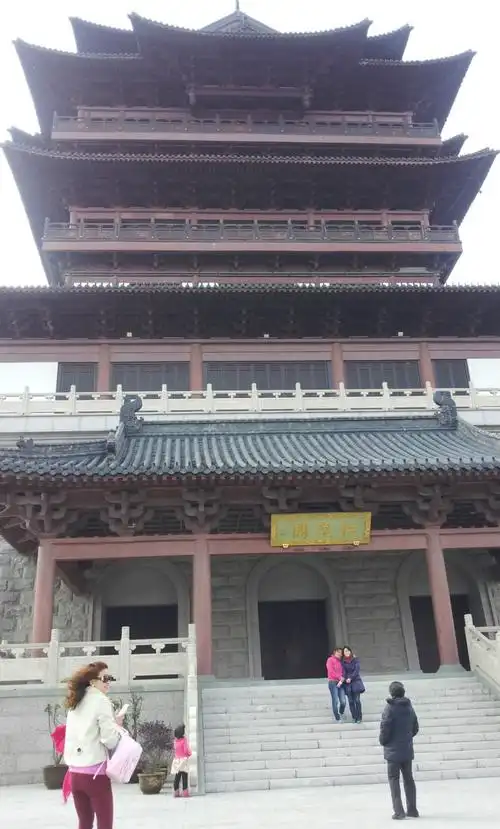 早就听好友说起过,长兴八三机场附近的林城每年都会举办梅花节.