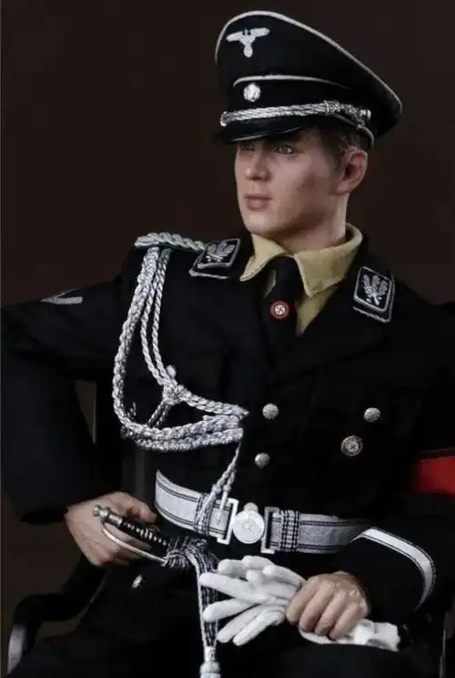 谁设计了二战德军的军服?