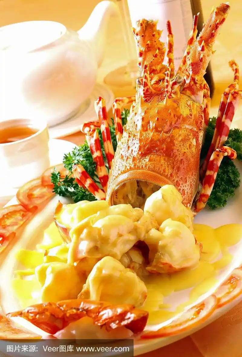 中餐厅黄油烤龙虾配乳酪