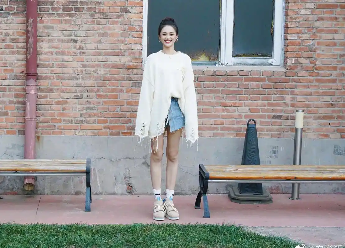 安悦溪短裤性感大长腿写真