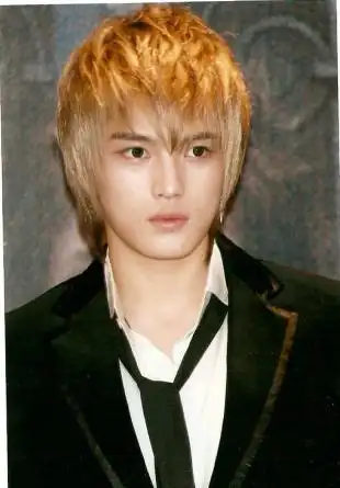 请问金在中的桃子头怎么剪