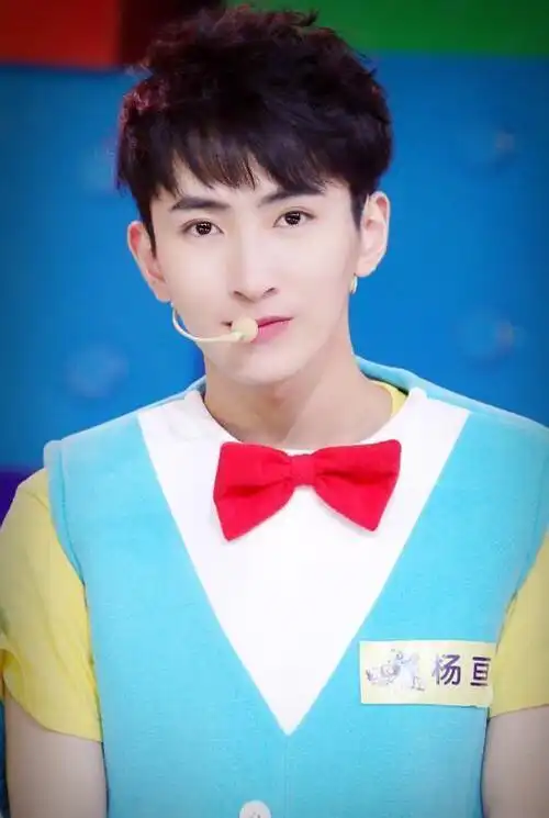 果然天空旗下的主持人杨亘