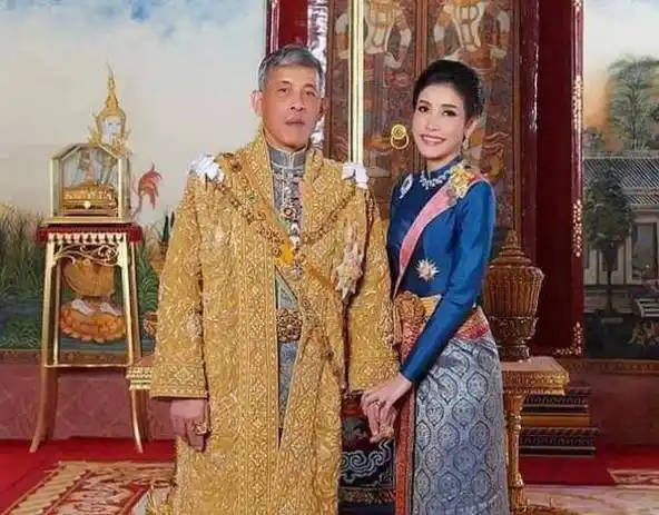 泰国甄嬛传全剧终,官方海报已给出答案,68岁泰王不