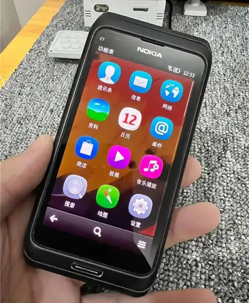 诺基亚e7-00侧滑全键盘触屏怀旧塞班经典收藏学生备用手机 现货 黑色