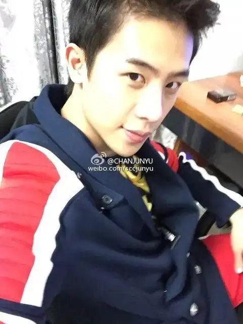 跟众多富二代一样,他也超爱跑车,也是scc超跑俱乐部会员.