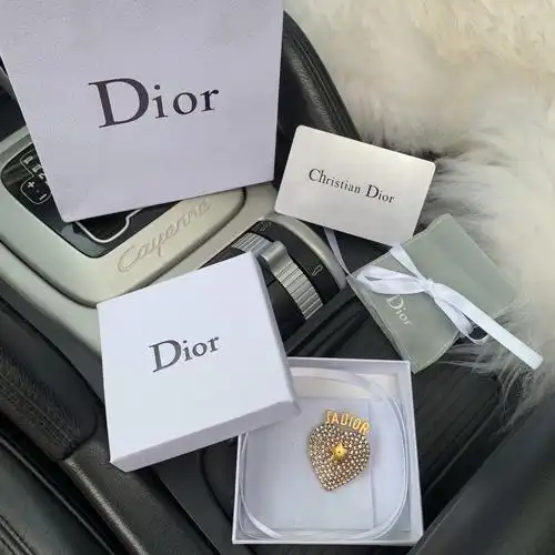 批7090 ,95dior 迪奥 jadior系列 爱心满钻字母胸针 星星 桃心
