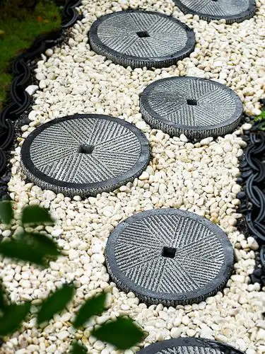 复古庭院草坪铺地砖汀步石板踏脚石民宿花园景观装饰步道路径石