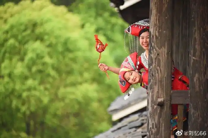 三月三##广西三月三##壮族# 抛绣球,撩撩. 来自刘忆66 - 微博