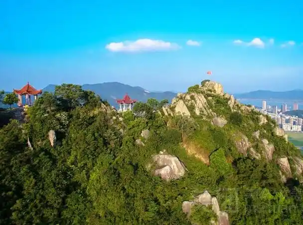 连江是中国福建省下辖的一个县级市,位于台湾海峡中部的东南沿岸,地处