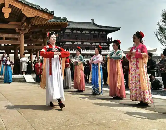 2019年五四青年节九州池唐朝华服展示.