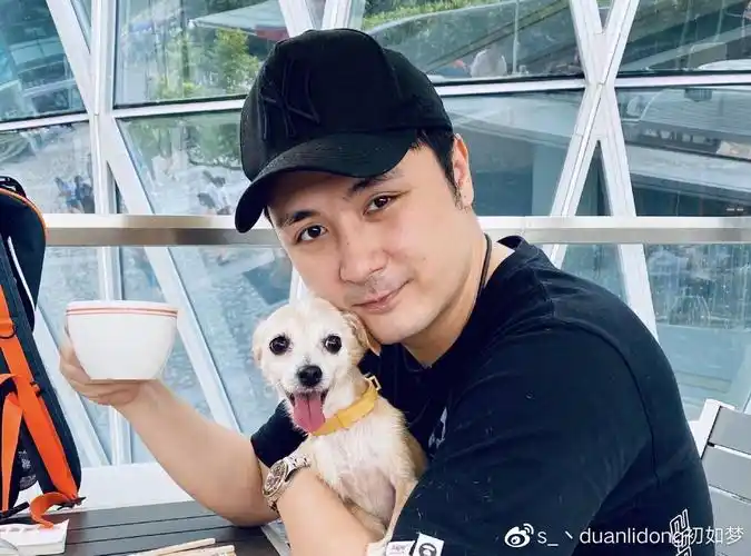 恭喜!tvb男星李泳豪迎来新恋情,走出被绿阴霾视其为结婚对象