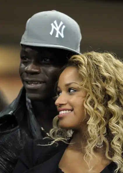 巴神未婚妻看台引围观 布冯前妻现场助威