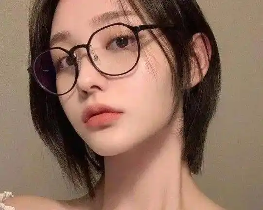 短发控必选:耳下三公分的短发,非常适合夏天剪_发型_女生_时尚