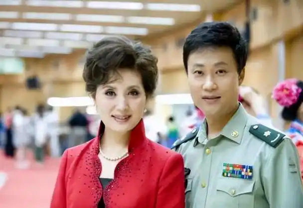 曾经被妻子倒追,最终又被抛弃,著名歌手耿为华的爱情故事令人唏嘘.