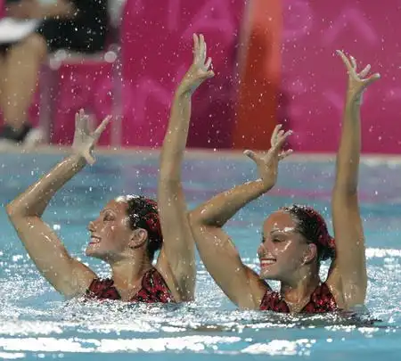 图文花样游泳俄罗斯双人组合夺冠