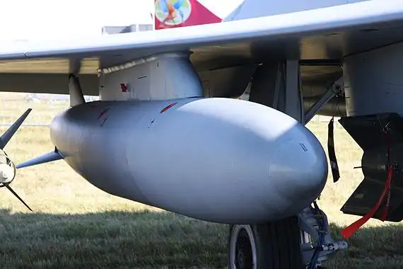 图文:台风战斗机翼下副油箱