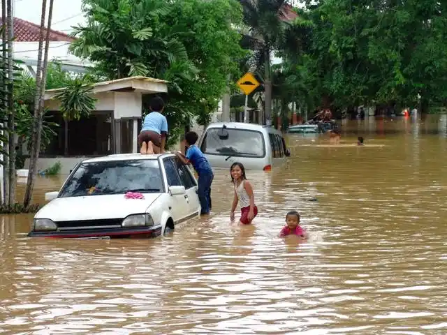 水灾车被淹了保险赔吗