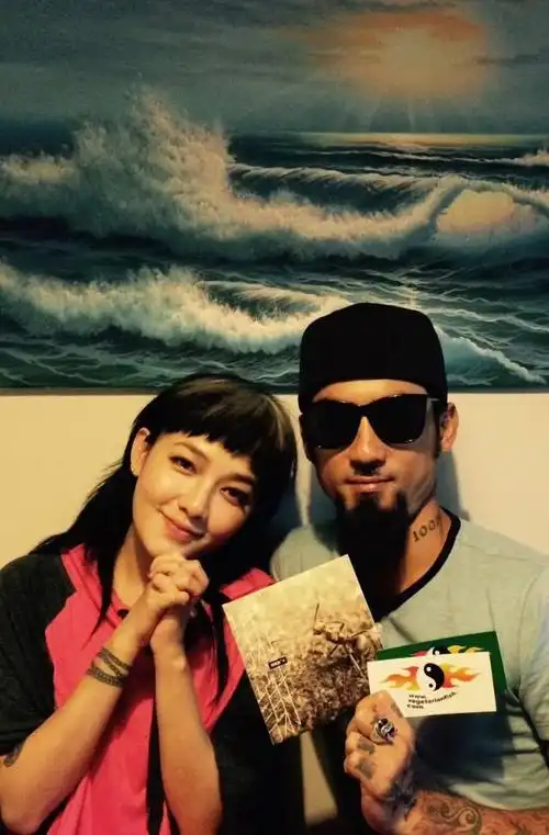 小魔女变身叛逆女孩!42岁冻龄范晓萱告诉大家:坚持自我的美