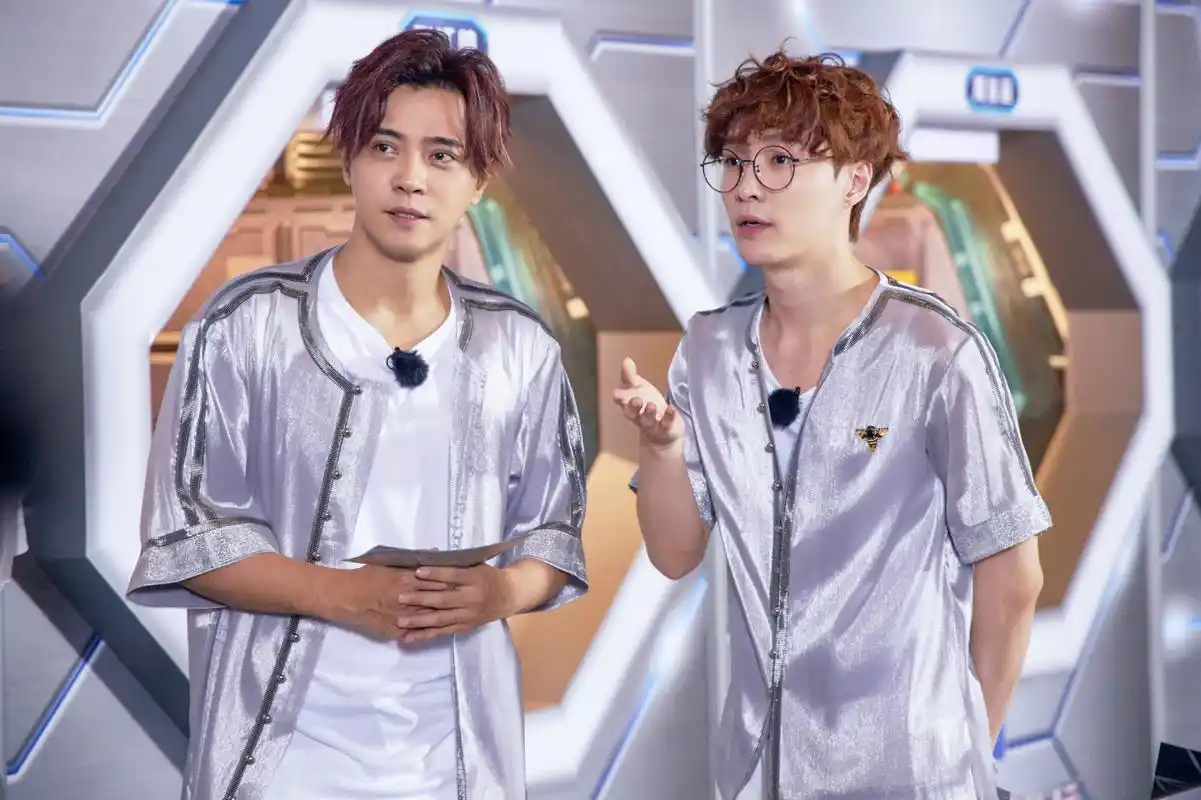 极限挑战5寻找水源极挑团遭黑衣人围堵