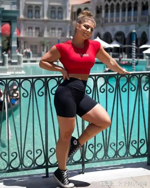 性格随和微笑甜美体格惊人的美国健美肌肉妞idabergfoth