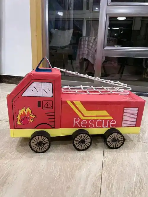 纸箱手工消防车