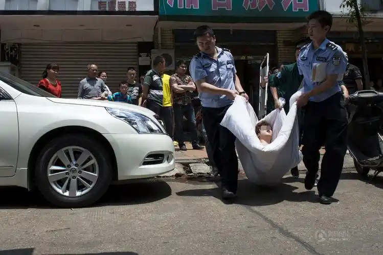 三青年相约自杀一人放弃