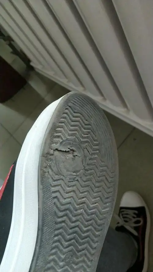 成家后第一双穿烂的鞋!