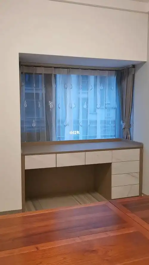 飘窗书桌