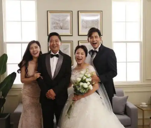 同样都是嫁到中国的韩国媳妇,秋瓷炫红到发紫,而她