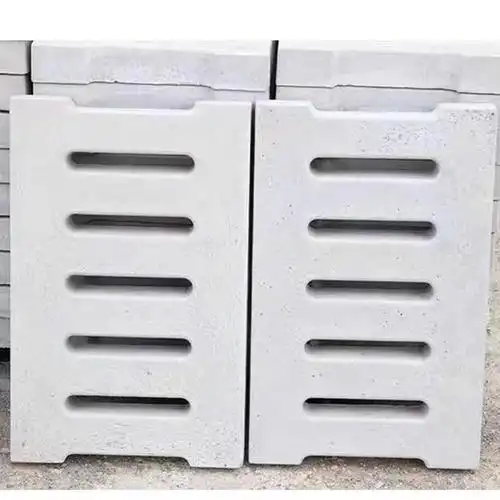 水泥雨水篦子是一种广泛应用于城市道路,广场,停车场等场所的排水设施